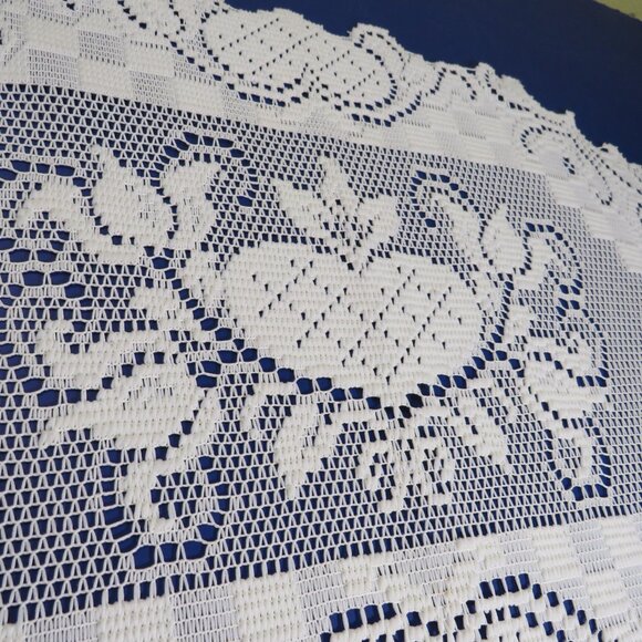 Heritage Lace "Folk Heart" Cream Doily #2 Table Centerpiece Dresser Scarf - Picture 5 of 10